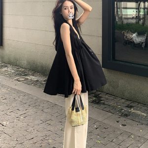 Plus Size Black V-Neck Tank Top for Women - Loose-Fitting, Slimming Sleeveless Blouse in Summer Korean Style