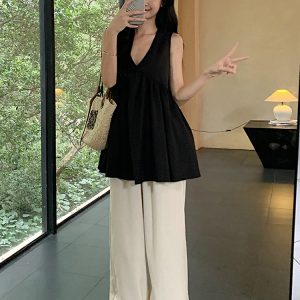 Plus Size Black V-Neck Tank Top for Women - Loose-Fitting, Slimming Sleeveless Blouse in Summer Korean Style