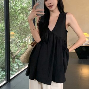 Plus Size Black V-Neck Tank Top for Women - Loose-Fitting, Slimming Sleeveless Blouse in Summer Korean Style