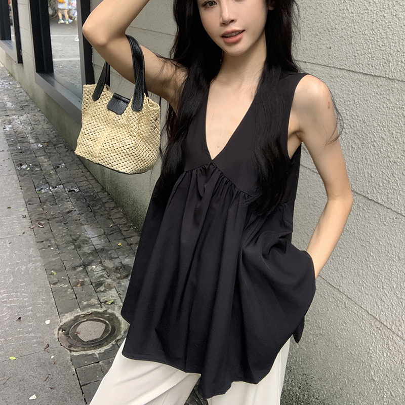 Plus Size Black V-Neck Tank Top for Women - Loose-Fitting, Slimming Sleeveless Blouse in Summer Korean Style