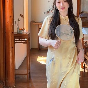 Plus-Size Chinese-Style Jacquard Cheongsam Dress for Women, Elegant Short-Sleeve Design, Flattering Fit for Curvy Figures