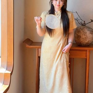 Plus-Size Chinese-Style Jacquard Cheongsam Dress for Women, Elegant Short-Sleeve Design, Flattering Fit for Curvy Figures