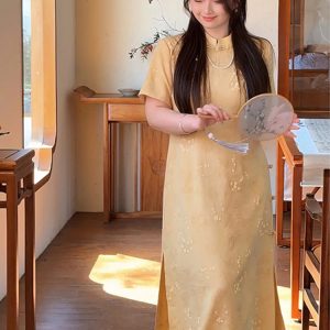 Plus-Size Chinese-Style Jacquard Cheongsam Dress for Women, Elegant Short-Sleeve Design, Flattering Fit for Curvy Figures