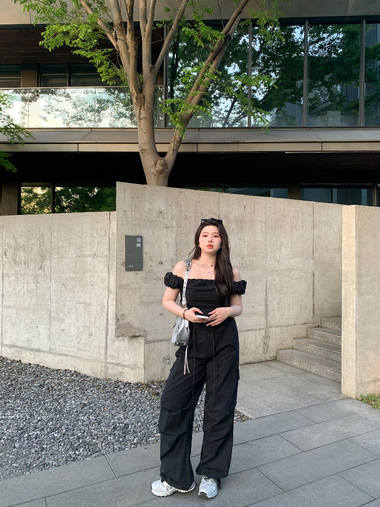 Plus Size Designer Lace One-Shoulder Top - Slimming Pleated Short T-Shirt for Summer - Trendy Chubby Style Plus Size Designer Lace One-Shoulder Top - Slimming Pleated Short T-Shirt for Summer - Trendy Chubby Style