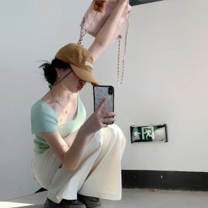 Plus-Size Flattering Square Neck Short Sleeve Knitted Top for Girls - Stylish Summer Essential, Cute and Slimming Design