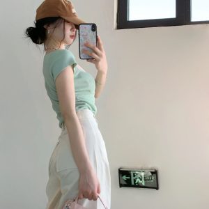 Plus-Size Flattering Square Neck Short Sleeve Knitted Top for Girls - Stylish Summer Essential, Cute and Slimming Design