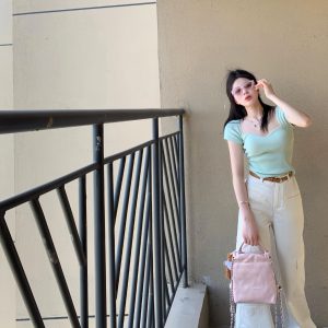 Plus-Size Flattering Square Neck Short Sleeve Knitted Top for Girls - Stylish Summer Essential, Cute and Slimming Design