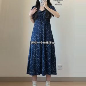 Plus-Size Floral Fitted Bellflower Dress with Square Neck - Summer Slimming Tea Dress for Women