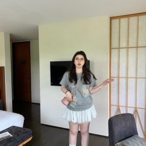 Plus Size Gray Cartoon Print Animal Party T-Shirt - Loose Fit Short Sleeve Top for Casual Style