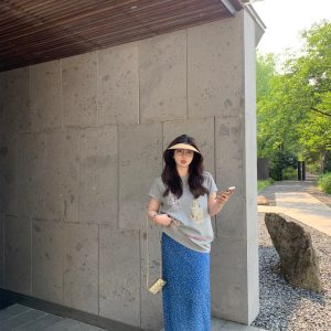 Plus Size Gray Cartoon Print Animal Party T-Shirt - Loose Fit Short Sleeve Top for Casual Style