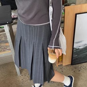 Plus-Size Gray Striped High-Waisted A-Line Mid-Length Pleated Skirt for Women - Summer Fashion Essential