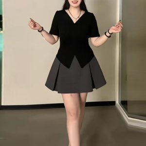 Plus-Size Irregular Loose-Fitting Short Sleeve T-Shirt for Women, V-Neck with Pleated Design and Side Slits, Summer Essential
