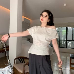 Plus-Size Irregular Off-Shoulder Short Sleeve T-Shirt - Comfortable Slimming Top for Casual Wear