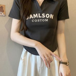 Plus Size Korean Style Letter Polo Collar Short Sleeve T-Shirt for Women - Tummy-Covering Slim Fit Cropped Top for Summer