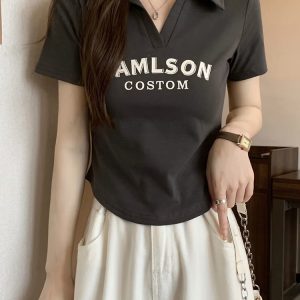 Plus Size Korean Style Letter Polo Collar Short Sleeve T-Shirt for Women - Tummy-Covering Slim Fit Cropped Top for Summer