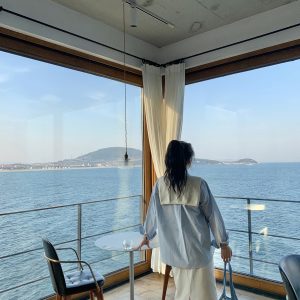 Plus-Size Korean-Style Minimalist White A-Line Skirt - Slightly Chubby Casual Short Skirt for Versatile Everyday Wear