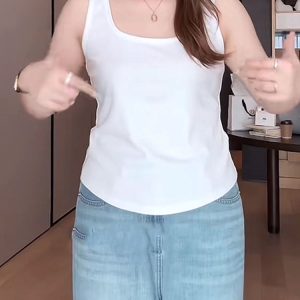 Plus Size Korean-Style Sleeveless Top with Wide Shoulder Straps, Flattering Fit for Chubby Figures, Ideal Base Layer for Women