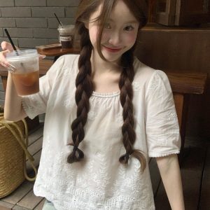 Plus Size Lace Trim Square Neck Short Sleeve Shirt - Stylish Cropped Summer Top for Curvy Figures, Loose Fit, Flattering Design