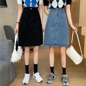 Plus-Size Mid-Length Denim Skirt for Curvy Figures, Hip-Hugging A-Line Design with Split Detail, Trendy One-Step Style