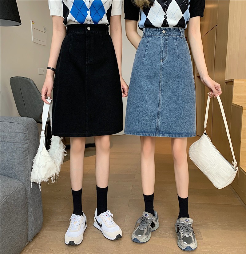 Plus-Size Mid-Length Denim Skirt for Curvy Figures, Hip-Hugging A-Line Design with Split Detail, Trendy One-Step Style Plus-Size Mid-Length Denim Skirt for Curvy Figures, Hip-Hugging A-Line Design with Split Detail, Trendy One-Step Style