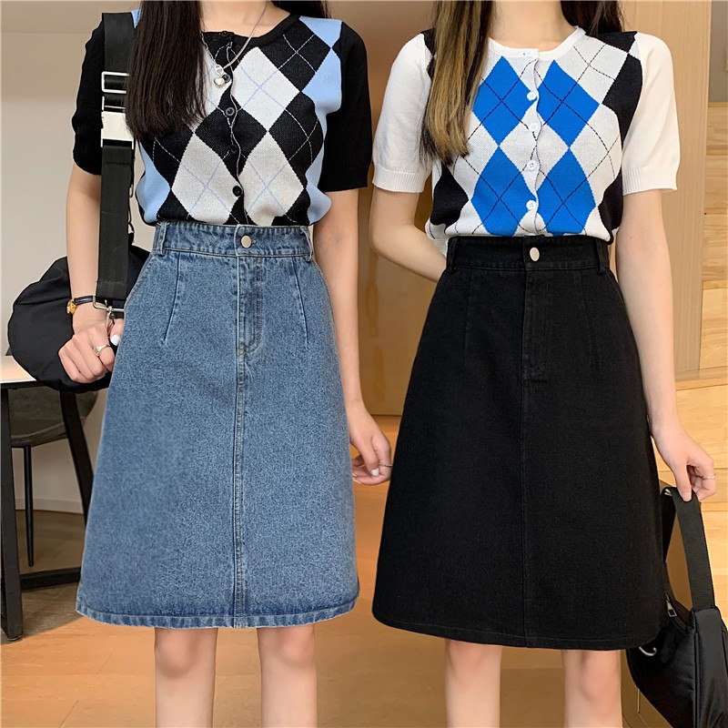 Plus-Size Mid-Length Denim Skirt for Curvy Figures, Hip-Hugging A-Line Design with Split Detail, Trendy One-Step Style Plus-Size Mid-Length Denim Skirt for Curvy Figures, Hip-Hugging A-Line Design with Split Detail, Trendy One-Step Style