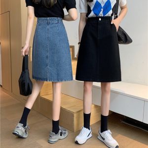 Plus-Size Mid-Length Denim Skirt for Curvy Figures, Hip-Hugging A-Line Design with Split Detail, Trendy One-Step Style