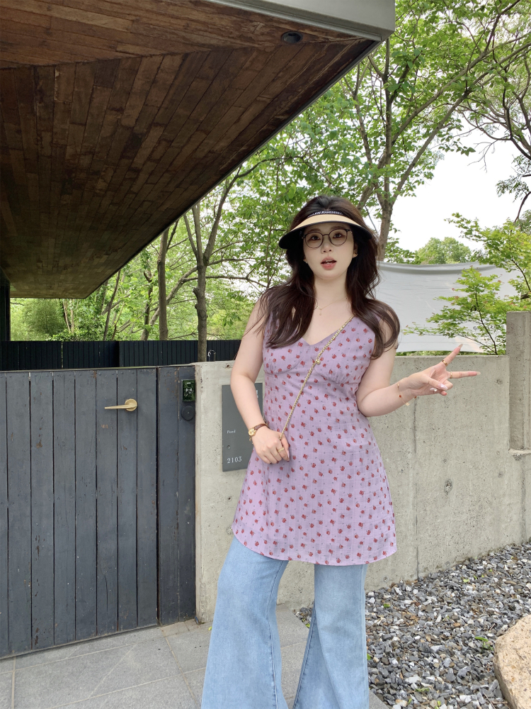 Plus Size Purple Floral Dress with V-Neck Tie, Sleeveless A-Line Tank Top, Slightly Chubby Taro Mud Milk Design Plus Size Purple Floral Dress with V-Neck Tie, Sleeveless A-Line Tank Top, Slightly Chubby Taro Mud Milk Design