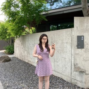 Plus Size Purple Floral Dress with V-Neck Tie, Sleeveless A-Line Tank Top, Slightly Chubby Taro Mud Milk Design