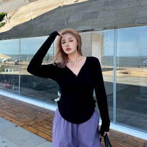 Plus Size Simple Black V-Neck T-Shirt - Comfortable Stretch Basic Top for Spring - Versatile Everyday Wear