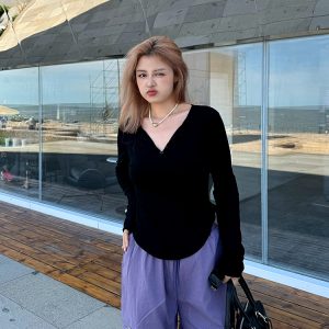 Plus Size Simple Black V-Neck T-Shirt - Comfortable Stretch Basic Top for Spring - Versatile Everyday Wear