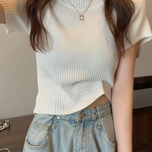 Plus-Size Slim Fit Cropped Ice Silk Short-Sleeve T-Shirt for Summer, Sweet and Spicy Style, Lightweight Knitted Top for Women