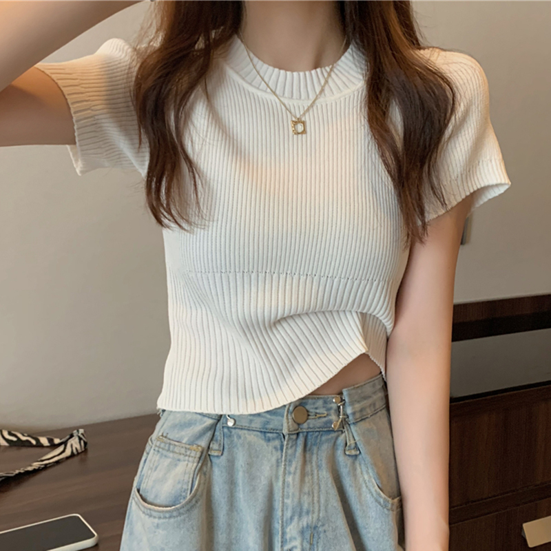 Plus-Size Slim Fit Cropped Ice Silk Short-Sleeve T-Shirt for Summer, Sweet and Spicy Style, Lightweight Knitted Top for Women