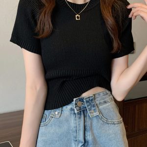 Plus-Size Slim Fit Cropped Ice Silk Short-Sleeve T-Shirt for Summer, Sweet and Spicy Style, Lightweight Knitted Top for Women
