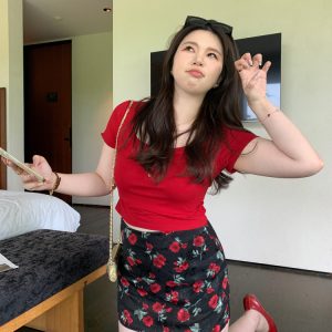 Plus Size Slim Fit Short Sleeve Crop Top for Cute Girls - Trendy and Comfortable Summer Style