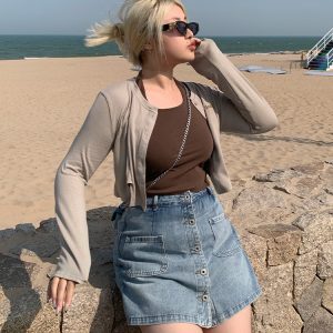 Plus Size Slimming Denim Mini Skirt with Front Button Detail - Versatile Summer Style for Long Legs
