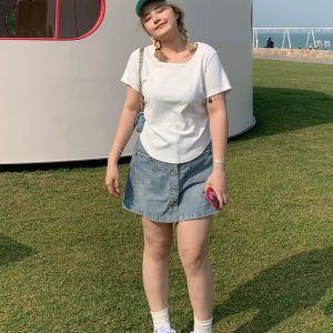 Plus Size Slimming Denim Mini Skirt with Front Button Detail - Versatile Summer Style for Long Legs