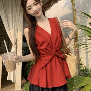 Plus Size Twisted V-Neck Tank Top for Women, Summer French Style, Slimming Sleeveless Design for Curvy Figures, Ideal for Casual Wear