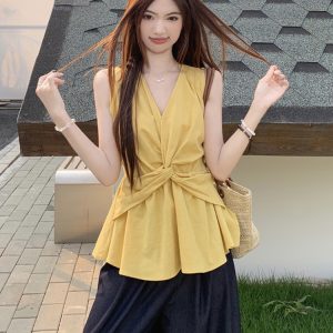 Plus Size Twisted V-Neck Tank Top for Women, Summer French Style, Slimming Sleeveless Design for Curvy Figures, Ideal for Casual Wear