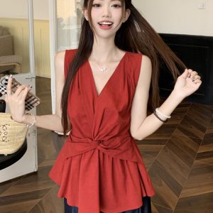 Plus Size Twisted V-Neck Tank Top for Women, Summer French Style, Slimming Sleeveless Design for Curvy Figures, Ideal for Casual Wear