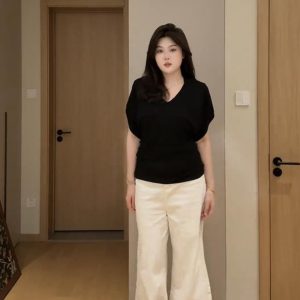 Plus-Size V-Neck Short Sleeve T-Shirt for Women, Flattering Batwing Sleeve Top, Unique Summer Style, Chic and Comfortable