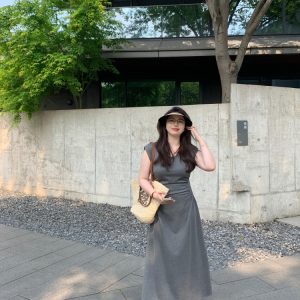 Plus-Size Waist-Cinching Minimalist Dress - Slimming Short Sleeve Mid-Length for Effortless Style