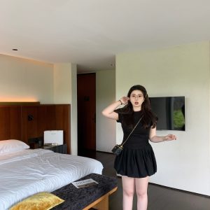 Plus Size White Floral Bud Puffy Half Skirt - Slimming Cloud Alice Style Short Skirt for a Chic 90s Y2K Look