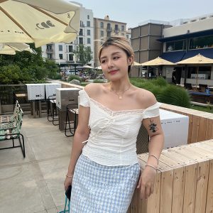 Plus Size White Lace Trim Tank Top for Women, Stylish Sweet and Spicy Short Top, Perfect for Y2K and 90s Inspired Looks