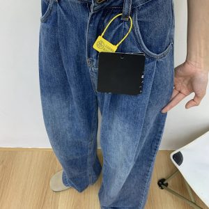 Plus-Size Wide-Leg Jeans for Pear-Shaped Figures - Flattering Loose-Fitting Pants for Curvy Hips - 2025 Fashion Essential