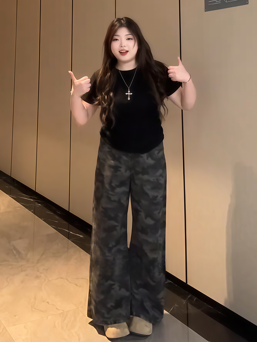 Plus-Size Women's American Retro Camouflage Flared Denim Pants – Summer Wide-Leg Workwear Trousers for a Flattering Fit Plus-Size Women's American Retro Camouflage Flared Denim Pants – Summer Wide-Leg Workwear Trousers for a Flattering Fit