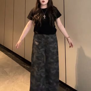 Plus-Size Women's American Retro Camouflage Flared Denim Pants – Summer Wide-Leg Workwear Trousers for a Flattering Fit