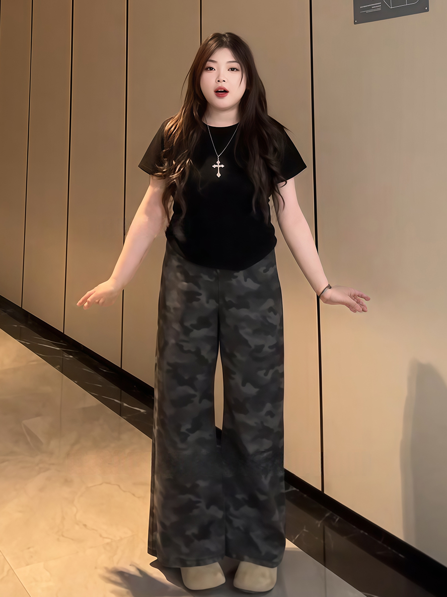 Plus-Size Women's American Retro Camouflage Flared Denim Pants – Summer Wide-Leg Workwear Trousers for a Flattering Fit Plus-Size Women's American Retro Camouflage Flared Denim Pants – Summer Wide-Leg Workwear Trousers for a Flattering Fit