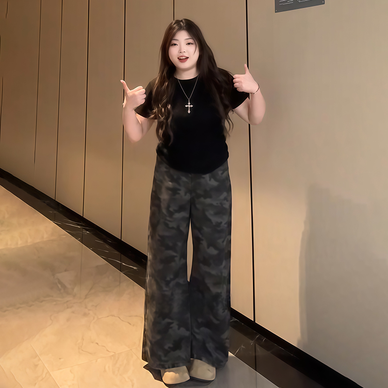 Plus-Size Women's American Retro Camouflage Flared Denim Pants – Summer Wide-Leg Workwear Trousers for a Flattering Fit