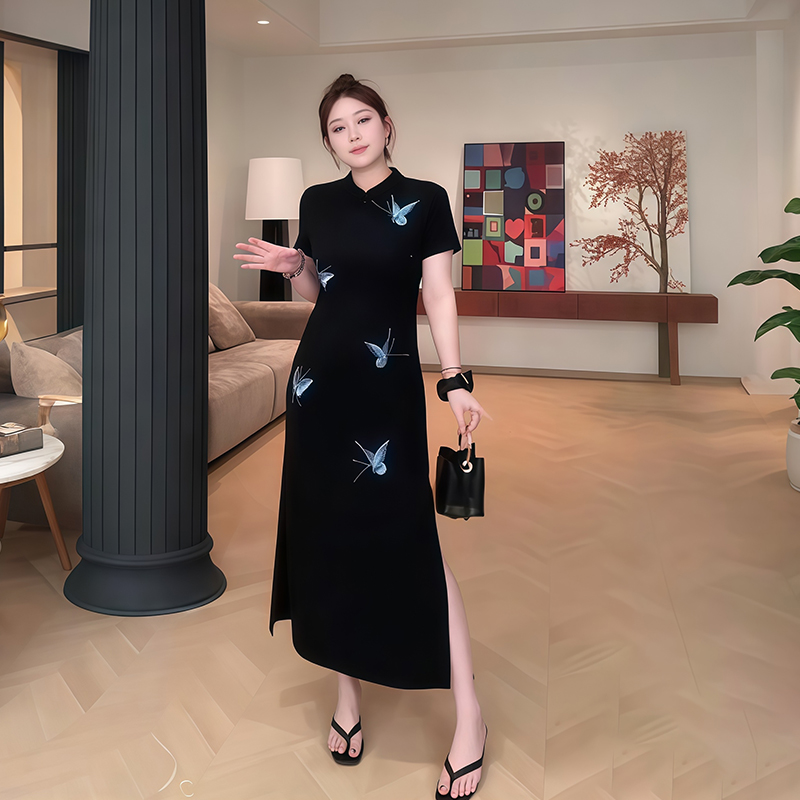 Plus-Size Women's Chinese Style Qipao Long Dress with Butterfly Embroidery, Elegant Split Design for Summer, National Wind Fashion