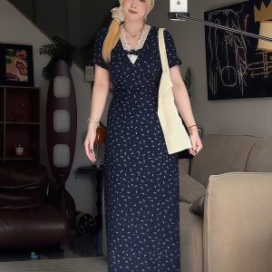 Plus-Size Women's Elegant French V-Neck Floral Dress with Lace Trim - Summer Long Dress for Curvy Style